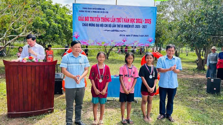 Trường TH&THCS A Túc tổ chức Giải bơi truyền thống lần thứ nhất năm học 2024 - 2025